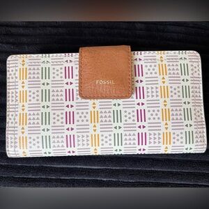 Fossil White Wallet with Tan Snap and Multicolor Geometric Print